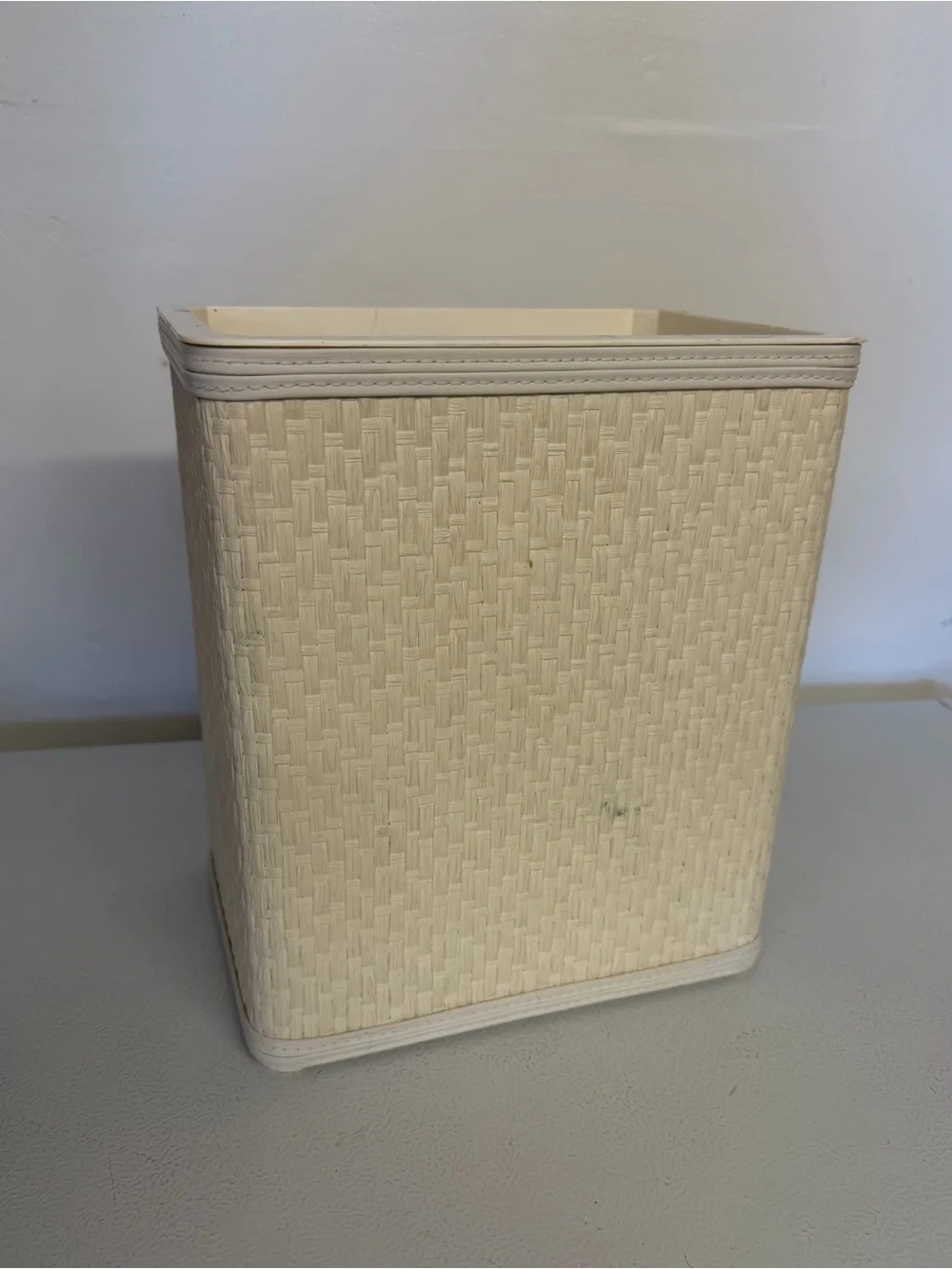 VTG Neutral Cream Wicker Trash Can/Wastebasket - Home Accents